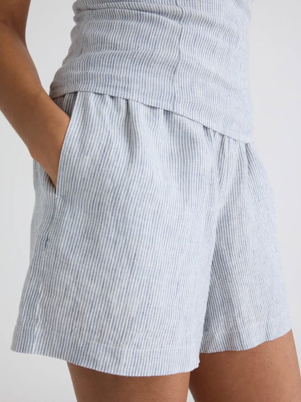QUINCE 100% European Linen High Rise Blue Pinstriped Shorts M - Picture 2 of 8